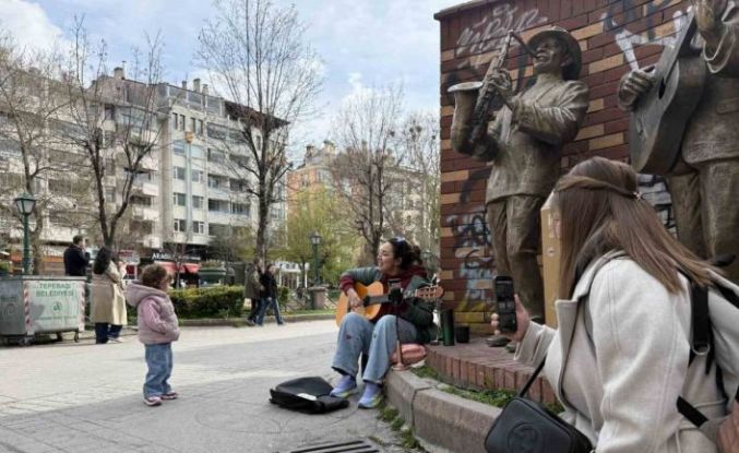 Minik ayakları ile uyduğu ritimler binlerce beğeni aldı