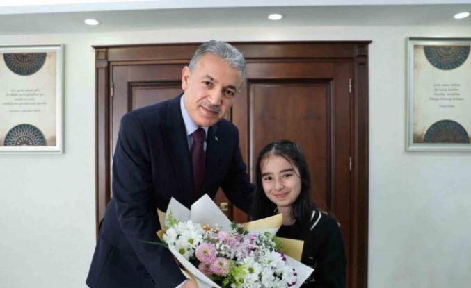 Minik Ela Naz, valilik koltuğuna oturdu