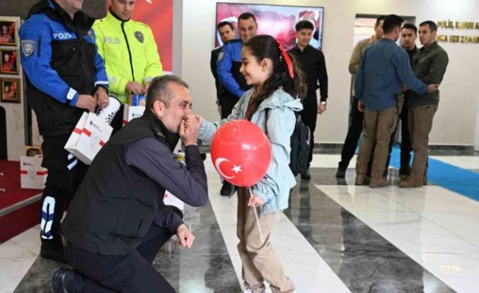 Minik öğrencilerden Emniyet Müdürlüğüne Polis Haftası ziyareti