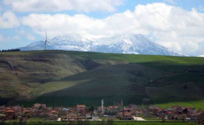 Nisan sürprizi: Amasya’nın zirveleri beyaza büründü