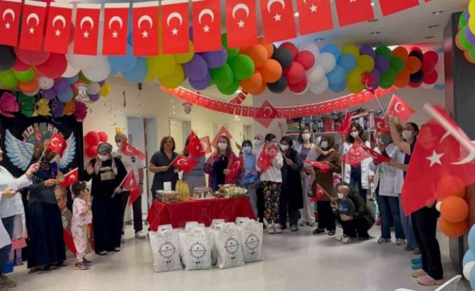 Onkoloji servisinde çocuklar ve aileleri gönüllerince eğlenip moral buldu
