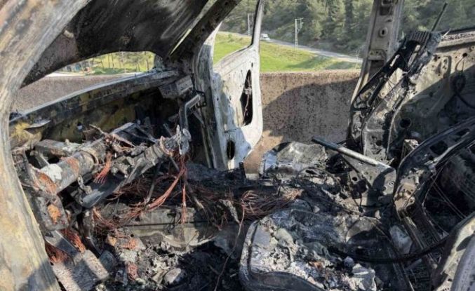 Osmaniye’de pikap alev alev yandı, sürücü son anda kurtuldu