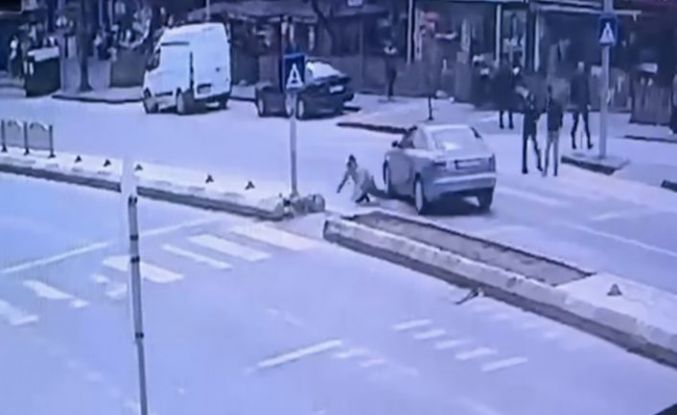 Otomobilin yayaya çarptığı kaza kamerada