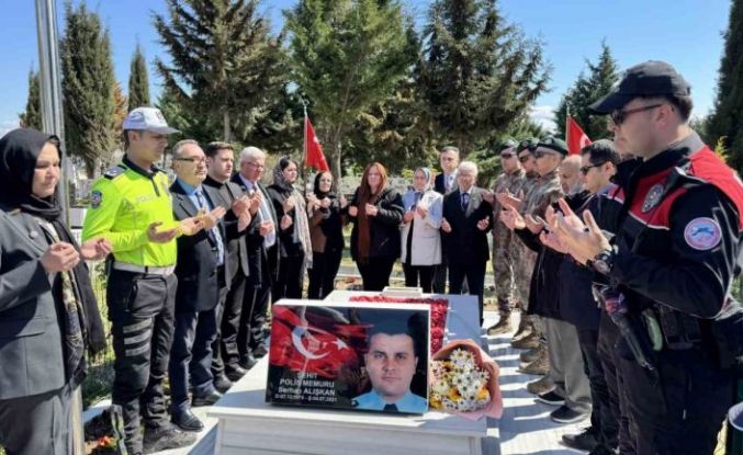 Şehit polis memurları dualarla anıldı
