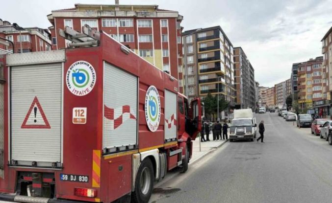 Seyir halindeki kamyonetten dumanlar yükseldi