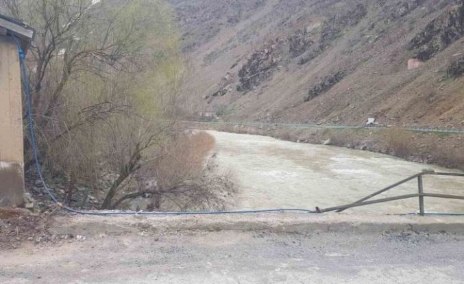 Taşbaşı Köprüsü hasar gördü