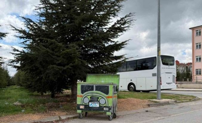 Tır motifli çöp kutusu dikkat çekiyor