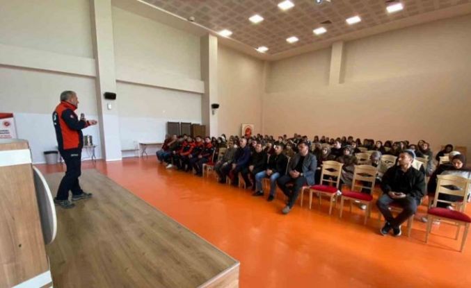 Üniversite öğrencilerine uygulamalı "afet" eğitimi