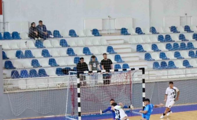 Üniversite takımları Tokat’ta salon futbolunda ter döktü