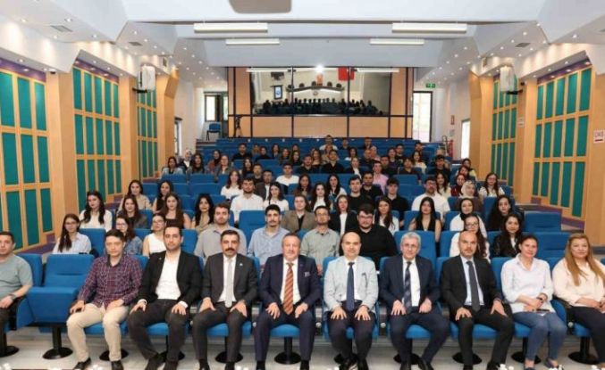 Üniversiteli öğrenciler Denizli OSB Yönetim Kurulu Başkanı Selim Yaymanoğlu ile buluştu