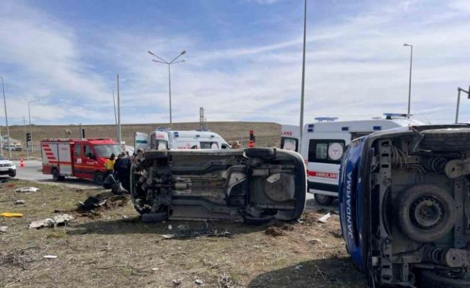 Van’da zincirleme kaza: 4’ü askeri personel 6 yaralı