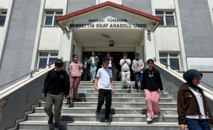 Yüksekova’da 4 bin 69 öğrenci bursluluk sınavında ter döktü