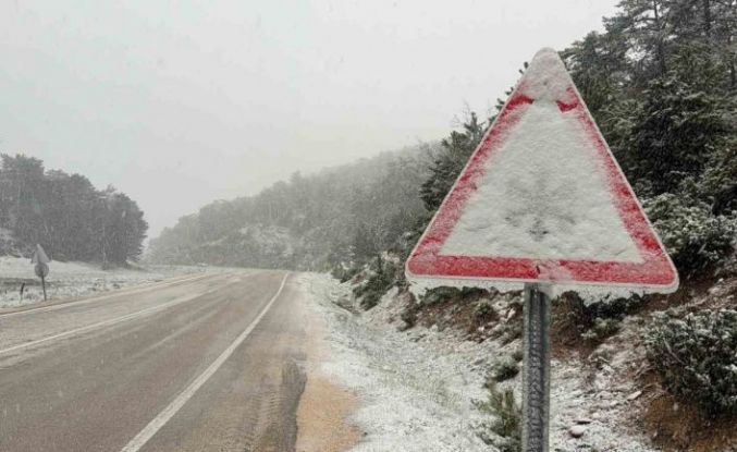 Afyonkarahisar’da kar ulaşımı aksattı