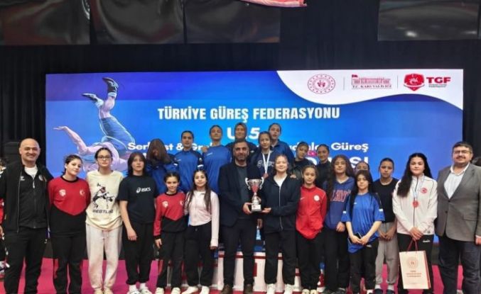 Afyonkarahisar’lı sporcular Kars’taki güreş şampiyonasından madalyalarla döndü