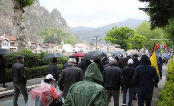 Amasya’da yağmur altında 1 Mayıs yürüyüşü