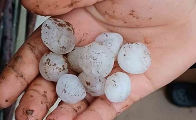 Araban’da etkili olan dolu yağışı korkuttu
