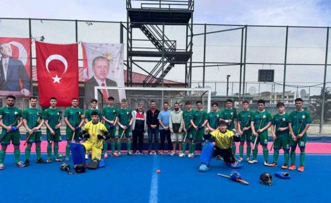 Ardeşen Anadolu İmam Hatip Lisesi, hokeyde Türkiye 3.’sü oldu