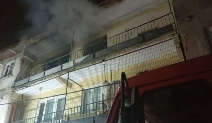 Bursa’da korkutan yangın: Daire kullanılamaz hale geldi