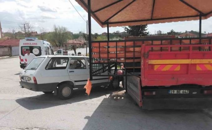 Çorum’da otomobil ile kamyon çarpıştı: 1 yaralı