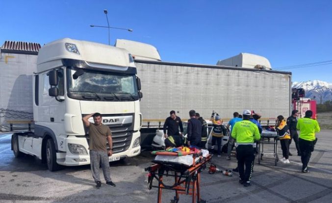 Erzincan-Sivas kara yolunda kaza: 2 yaralı