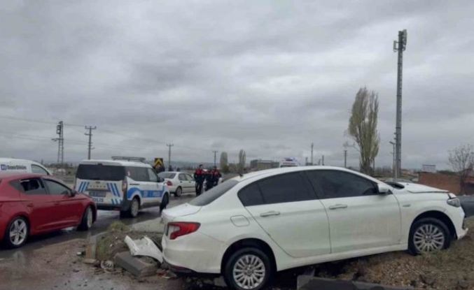 Eskişehir’de iki otomobil çarpıştı: 1 yaralı