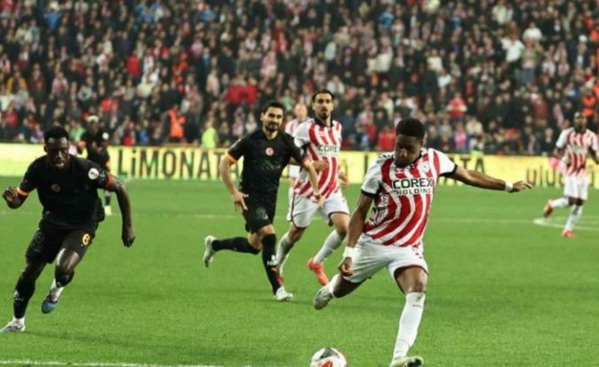 Galatasaray bu sezon ikinci kez 4 gol yedi