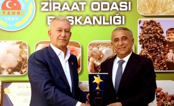 Hasan Altun’dan, İl Müdürü Sağlam’a teşekkür plaketi