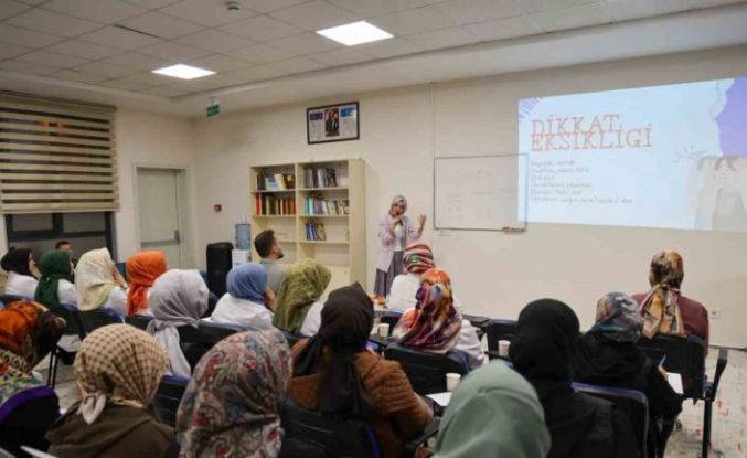 Hatice Hatun Mahalle Külliyesi Çocuk Mektebi’nde aileler eğitim seminerleri ile bilgilendiriliyor