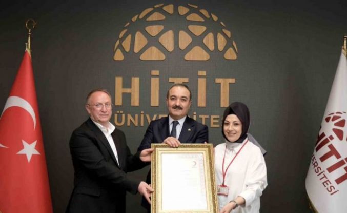 Hitit Üniversitesi’nin kan bağışı duyarlılığına Kızılay’dan gümüş madalya
