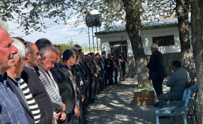 Iğdır’da arkadaşının elindeki silahın patlaması sonucu ölen çocuk toprağa verildi