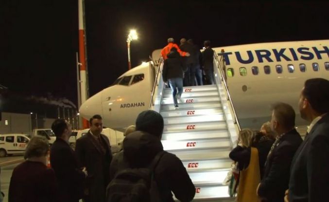 İsrail’in alıkoyduğu Küresel Sumud Filosu aktivistlerini taşıyan uçak İstanbul’a geldi
