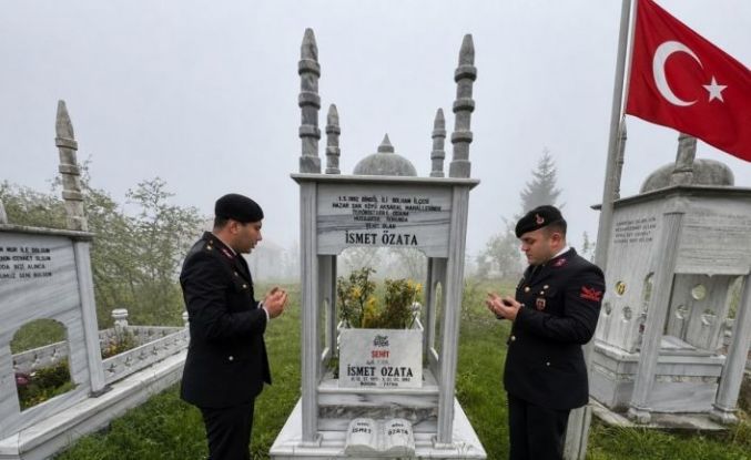 Jandarma şehit Özata kabri başında anıldı