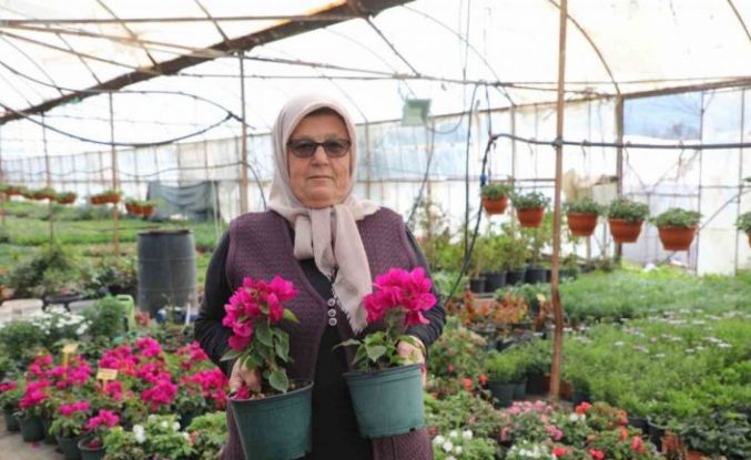 Kadın emeği ile üretilen çiçekler Muğla sokaklarını süslüyor