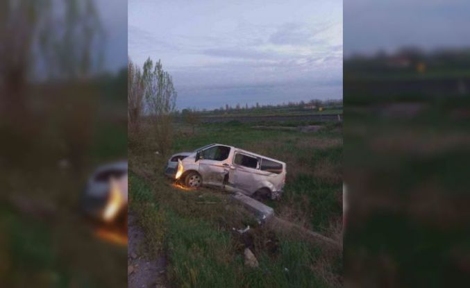 Minibüsle otomobil çarpıştı: 6 yaralı