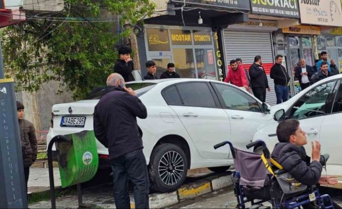 Muş’ta iki araç çarpıştı