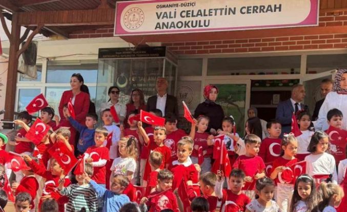 Osmaniye’de minik öğrencilerden el emeği bayrak sergisi