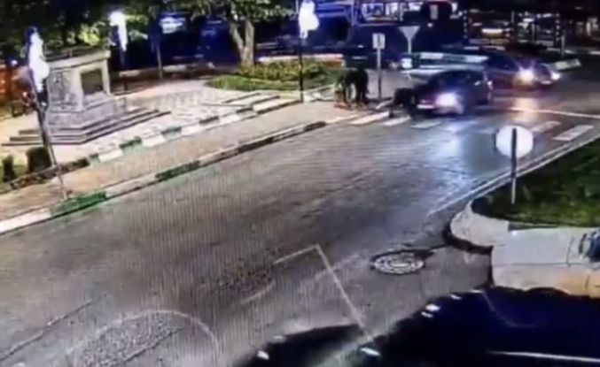 Otomobilin yayaya çarpma anı güvenlik kamerasında: 1 ölü
