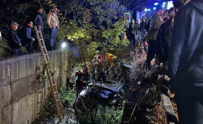 Sakarya’da otomobil dereye uçtu: 1 yaralı
