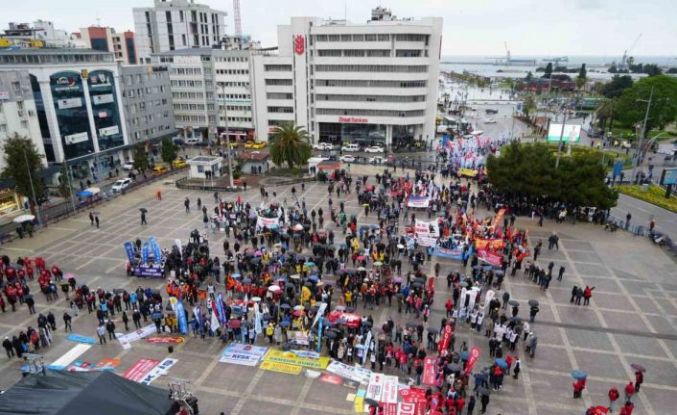 Samsun’da yağmur altında 1 Mayıs kutlaması