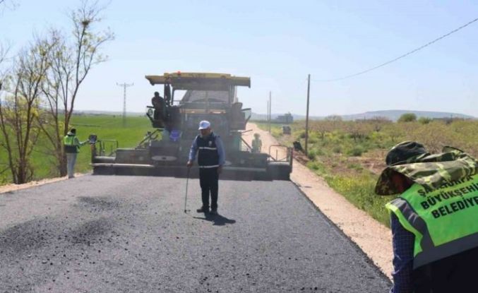 Şanlıurfa’da 14 kilometrelik grup yolunda asfalt seferberliği sürüyor