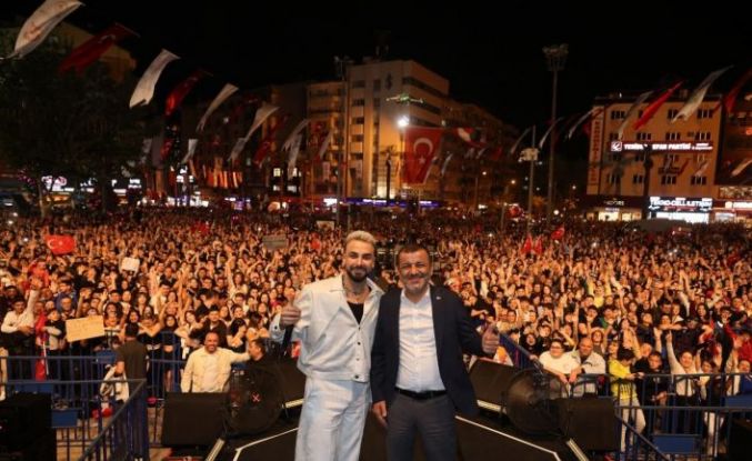 Sevilen sanatçı Sefo Denizli’yi salladı