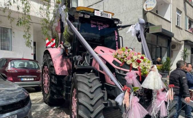 Sivas’tan İstanbul’a getirdiği pembe traktörle gelin almaya gitti