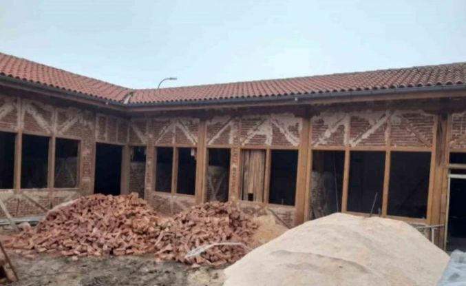 Tarihi Emet Hanı’nda restorasyon çalışmaları sürüyor