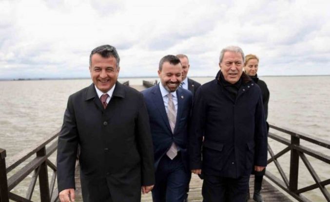 TBMM Milli Savunma Komisyonu Başkanı Akar, Kızılırmak Deltası Kuş Cenneti’ni gezdi