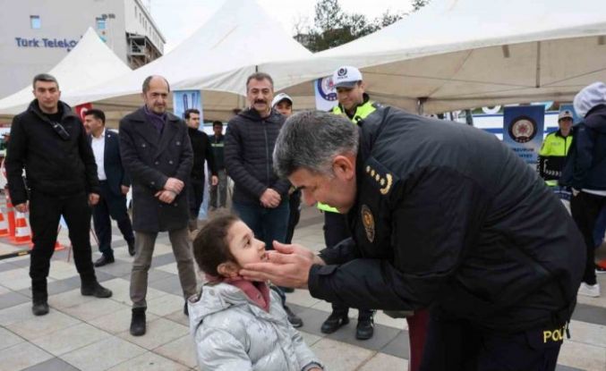 Trafik bilinci için tek yürek: Erzurum Emniyeti Havuzbaşı’ndaydı