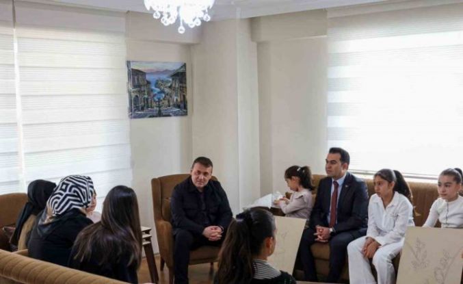 Vali Sözer çocuklarla bir araya geldi