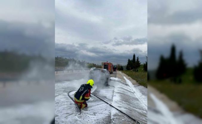 Yanan araca itfaiye müdahale etti