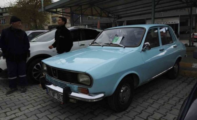 Yarım asırlık klasik otomobil 210 bin liraya yeni sahibini buldu