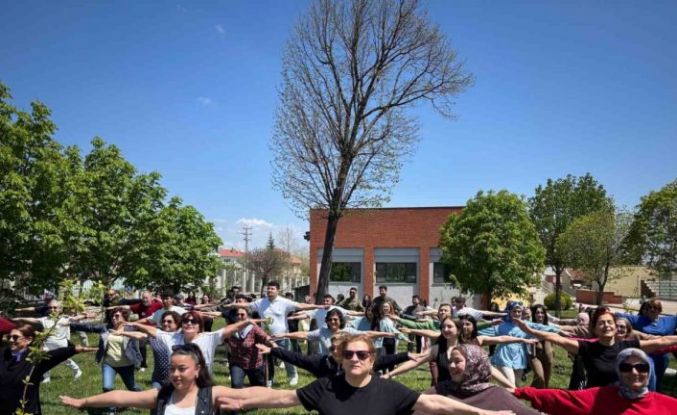 Yaşlı bakımı öğrencileri 60+ Tazelenme Üniversitesi’ne konuk oldu