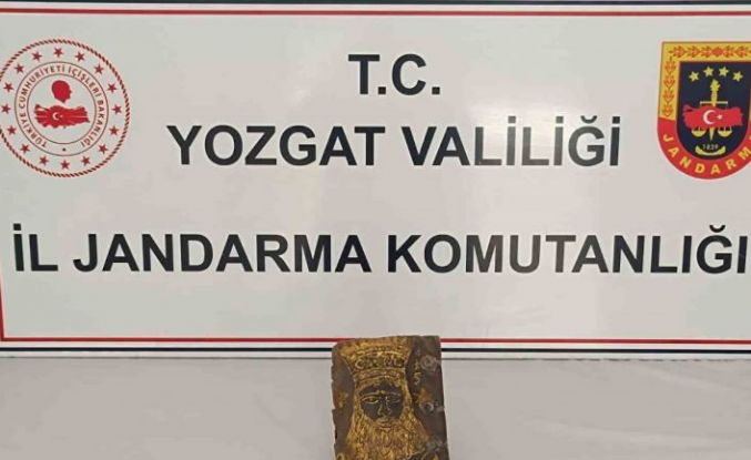 Yozgat’ta paha biçilemeyen altın yazma tarihi kitap ele geçirildi